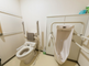 介護施設の清潔なトイレ空間