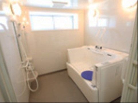 設備の整った浴室