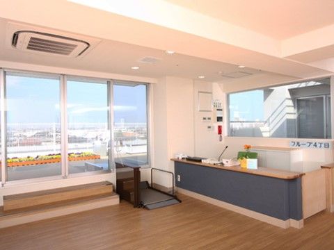 スロープを取り付けているので、どなたも屋上に出ることができる。簡易キッチンもあるため、飲み物を作ることもできる。
