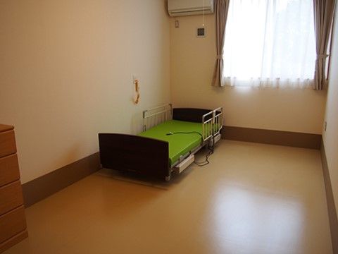 「にじいろ太田」居室。シンプルで快適に過ごせます。