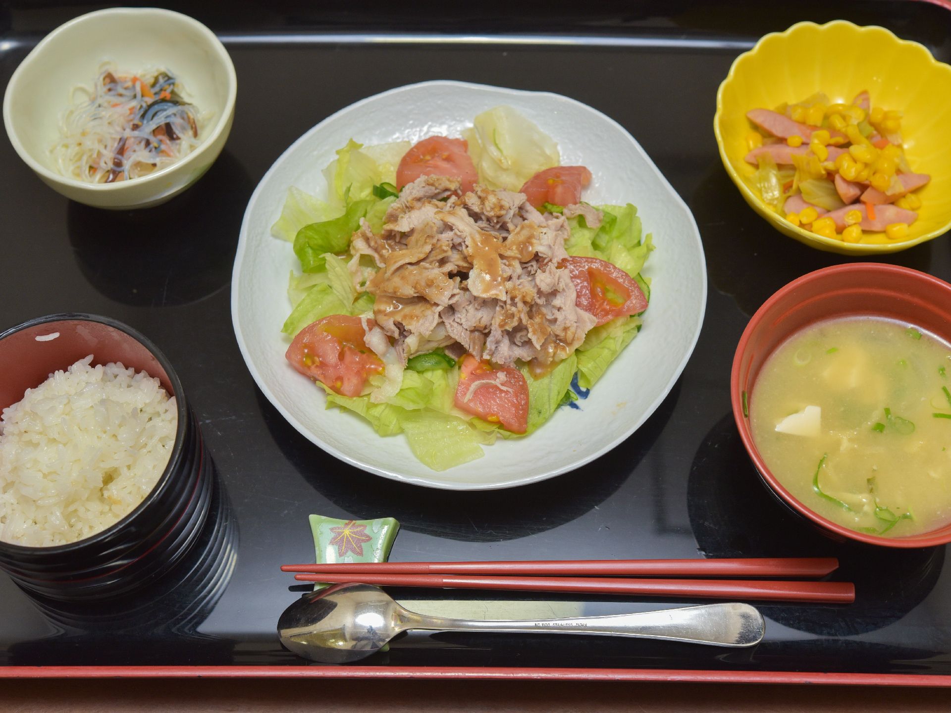 管理栄養士が栄養バランスをしっかりと考えて作られた食事。利用者の状況に合わせ、食事形態の調整が可能。