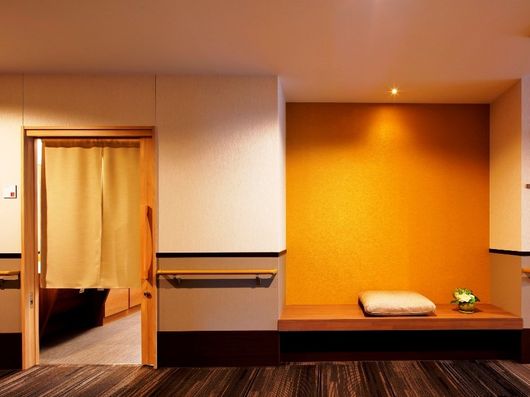 浴室入口・廊下休憩スペース