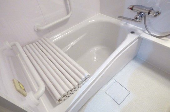 安全手すり付きバリアフリー浴室