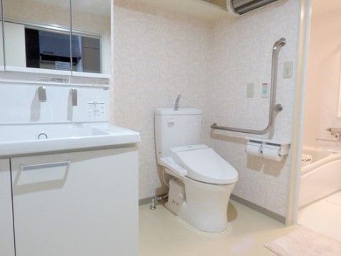 バリアフリー設計の洗面所