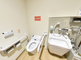 バリアフリー設計の明るいトイレ空間