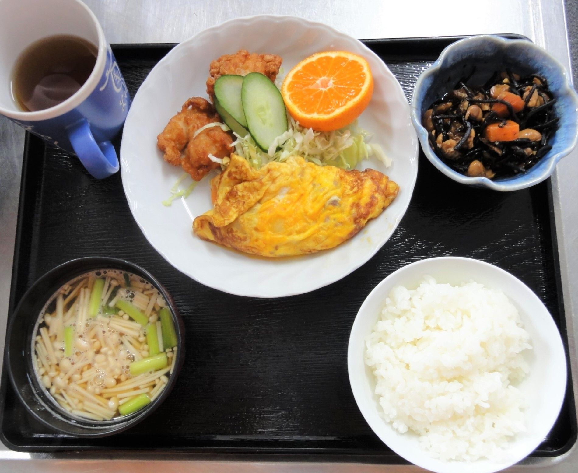 栄養バランスへの配慮だけでなく、緑黄色の彩も豊かなメニュー