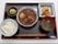 美しく盛り付けられた煮付けなどがある和食である。料理が引き立つような器の選定を行っており、入居者様の食欲を刺激する。