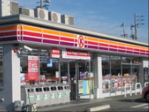 コンビニには日用品や食品など多岐にわたる商品が販売されており、入居者様は気軽に購入することが可能である。