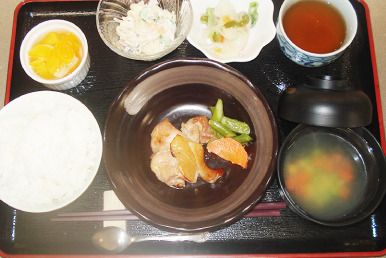栄養バランスに配慮したお食事
