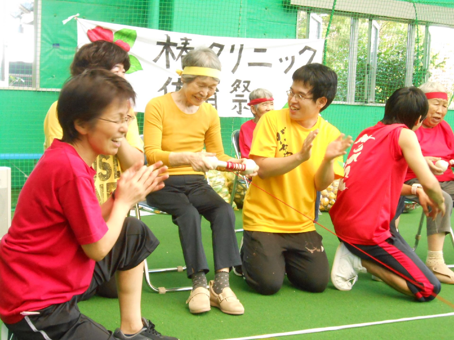 「グループホームつばきの家」の運動会。椿クリニックの運動会の様子。