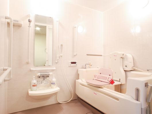 介護機器のある浴室