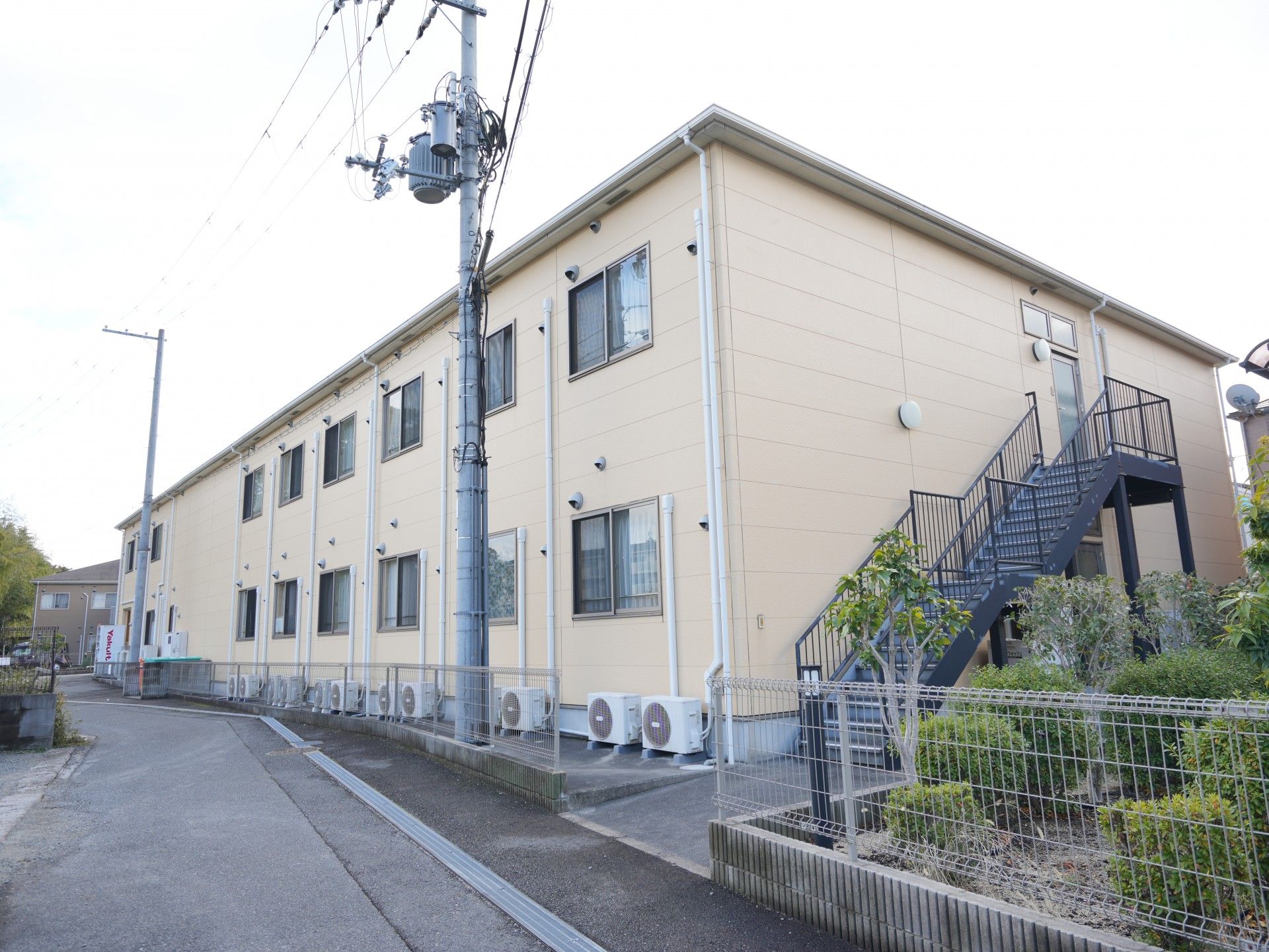ゆったりとした外観の建物