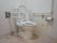 温水洗浄便座付きの洋式トイレが設置されている。壁には手すりが取り付けられている。ナースコール付いているので、安心して使える。
