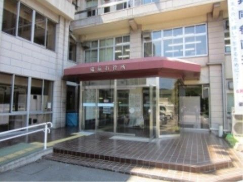 ラ・ナシカ くにとみの周辺環境。社会制度などの手続きに便利な役所が近くに立地している。