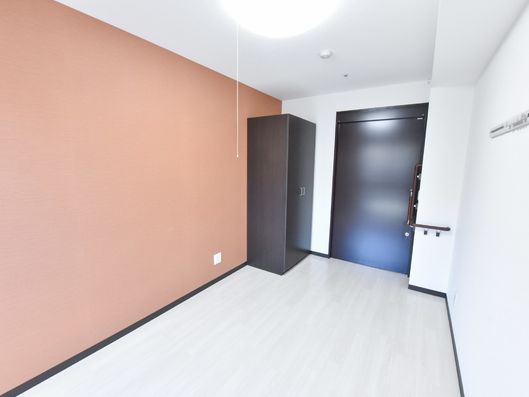 個室の入口付近と照明