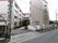 鉄筋コンクリート造り11階建てサービス付き高齢者向け住宅である。交通のアクセスが良く、近辺には、商業施設が点在している。