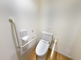 清潔な介護施設のトイレ空間