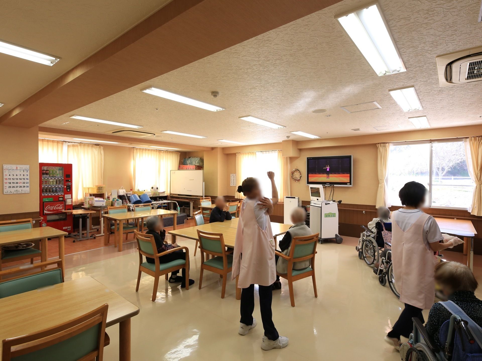 共有スペースには介護スタッフが常駐している。入居者様は食事や休憩の際にも手厚い介護を受けることが可能である。