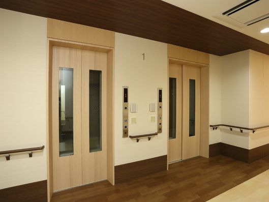 落ち着き感のあるエレベータースペース