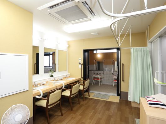 清潔感溢れる脱衣・洗面所