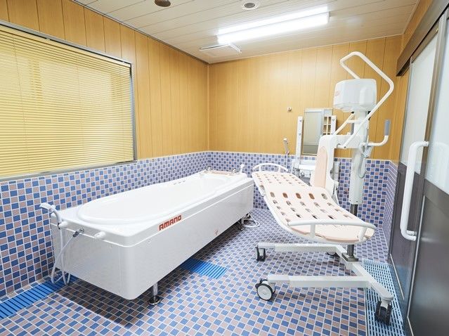 座位の維持が困難な入居者様など、ひとりひとりの状態に合わせた入浴方法を選択することが可能な設備がある。