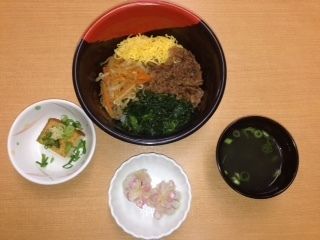 食事の内容は入居者様の状態に応じて変更することができる。食欲のない方にはごはんをおかゆにするなど、リクエストを受け付けている。