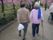 近くの公園まで行き、散策を楽しむことができる。自然に触れながら外の空気を感じることができ、気分転換をすることができる。