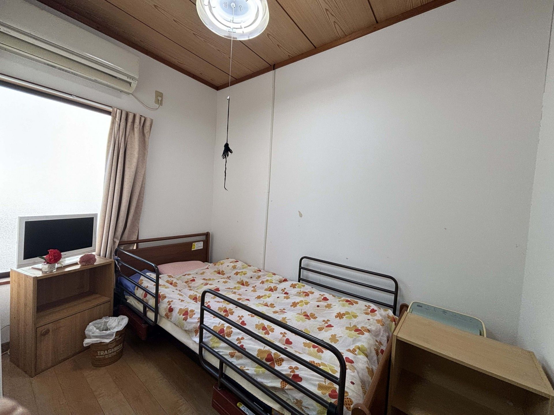 シンプルな個室の一角