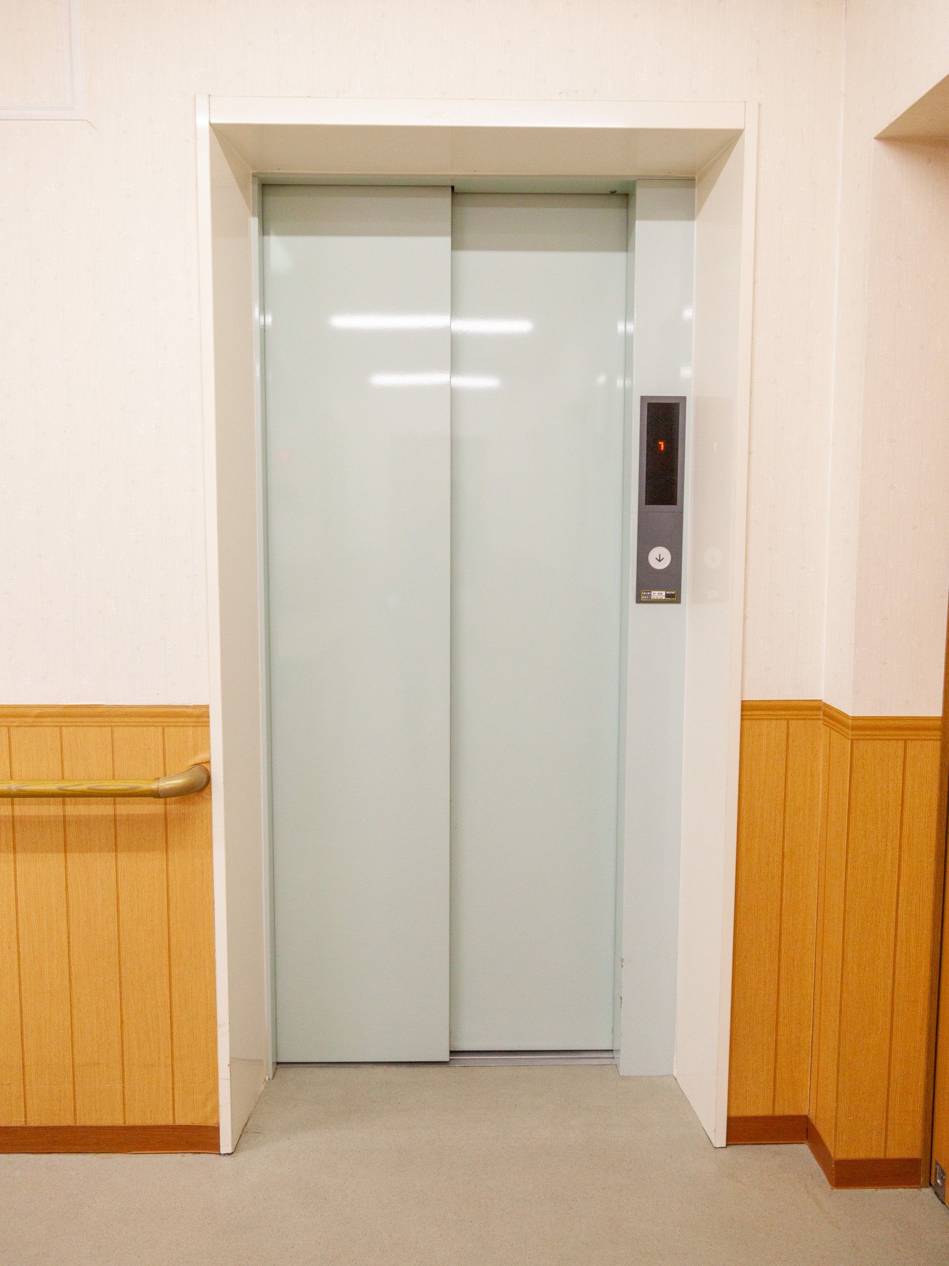 入口脇にあるエレベーター