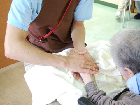 手厚い介護のケアシーン