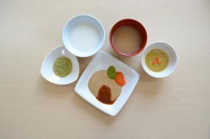 おかゆと味噌汁、ミキサー食のセット