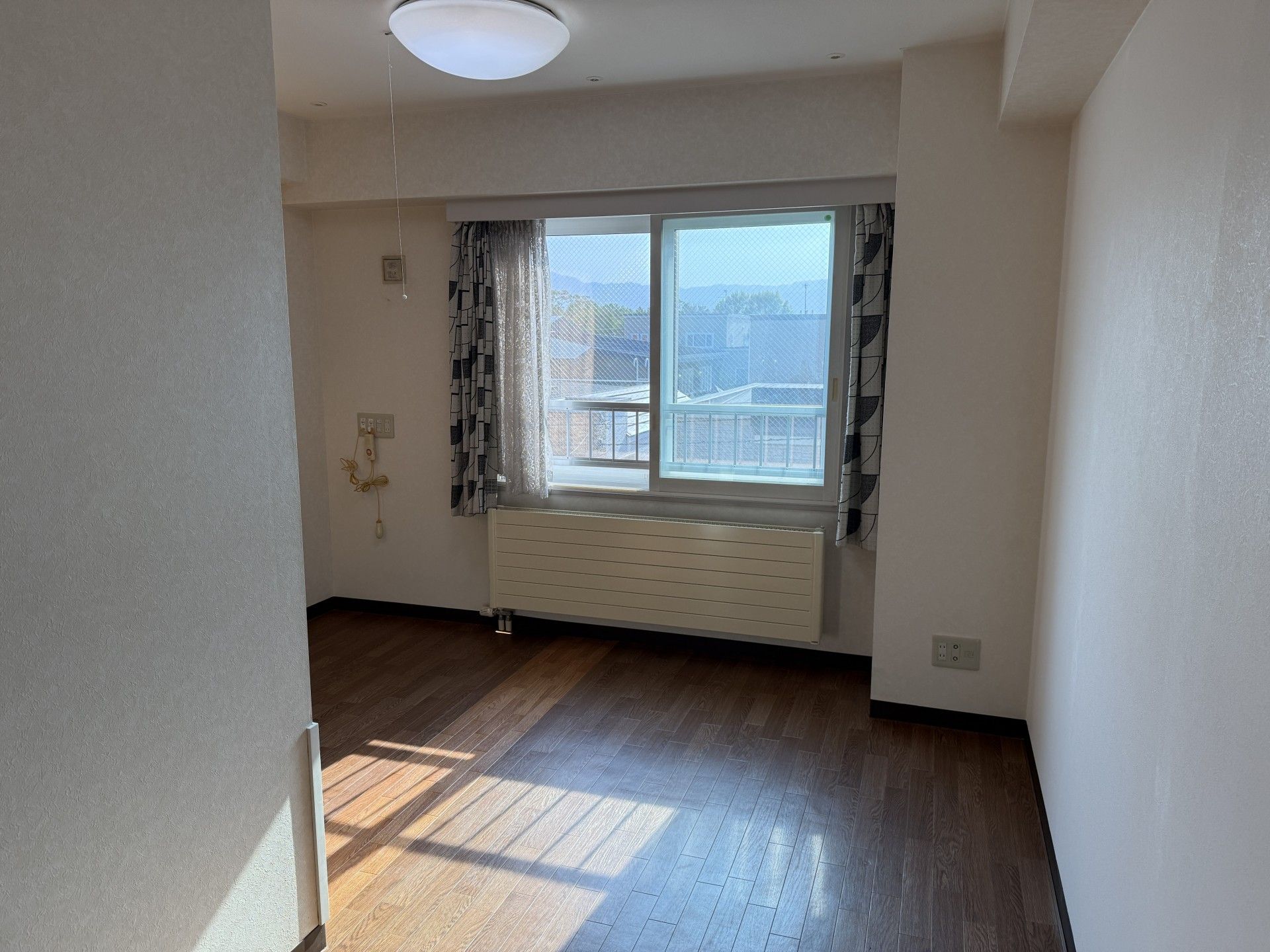 日差しが差し込む部屋
