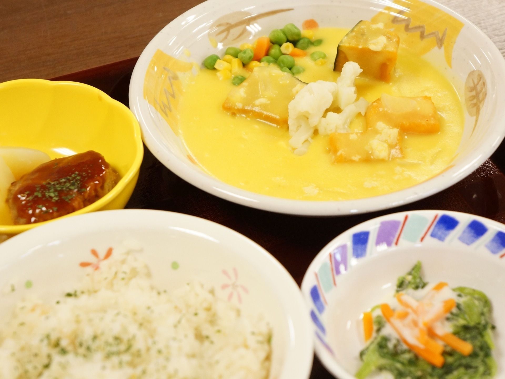 カラフルなお食事風景