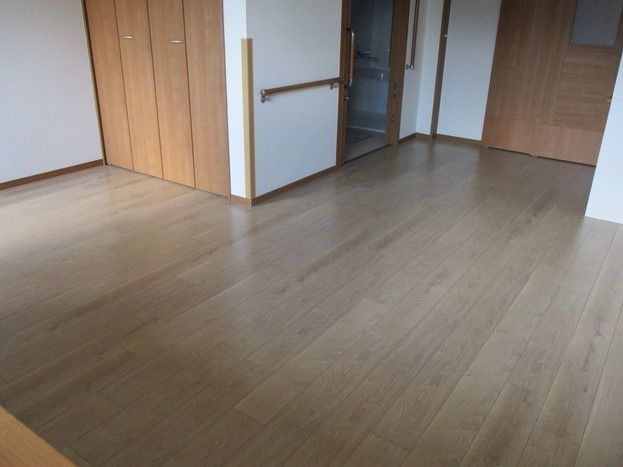 スライドドアでバリアフリーの、大きな収納が便利な居室