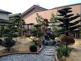 和風に整えられた、四季折々の姿を楽しんでいただく事の出来る施設の庭