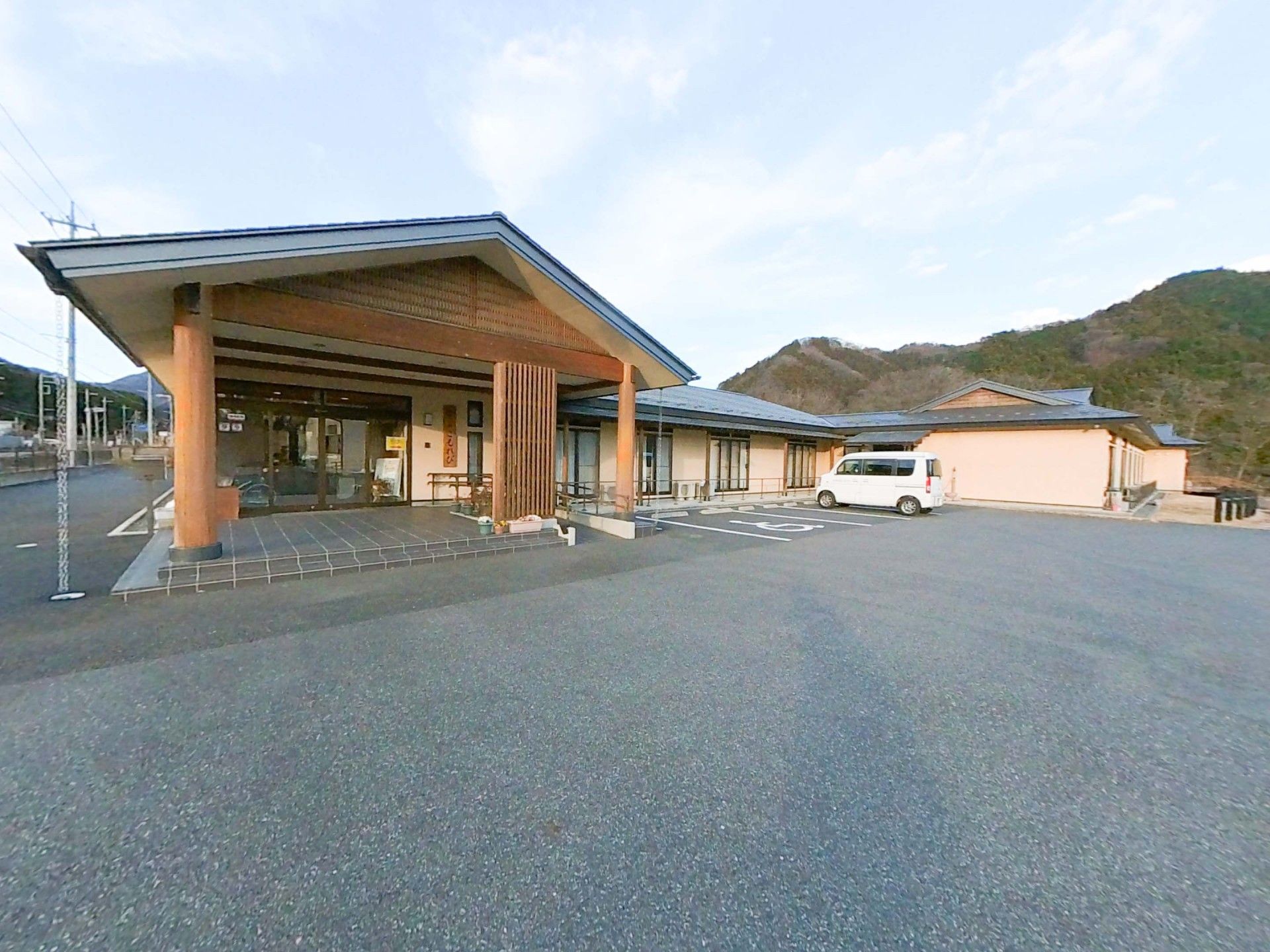 和風の落ち着いたエントランス