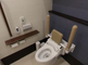 バリアフリーのトイレつき洋室