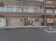 静かな住宅街にある施設外観