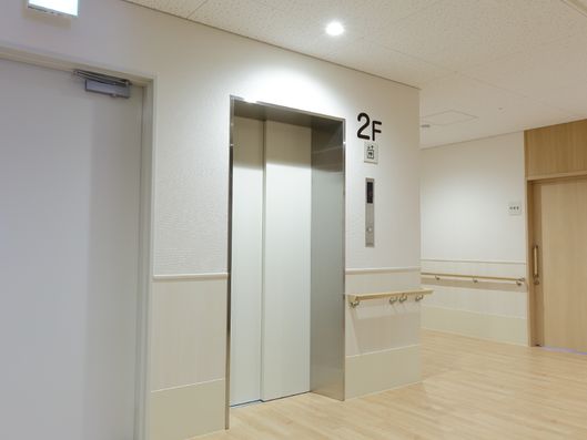 2階エレベーター前