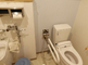 バリアフリー設計のトイレ空間