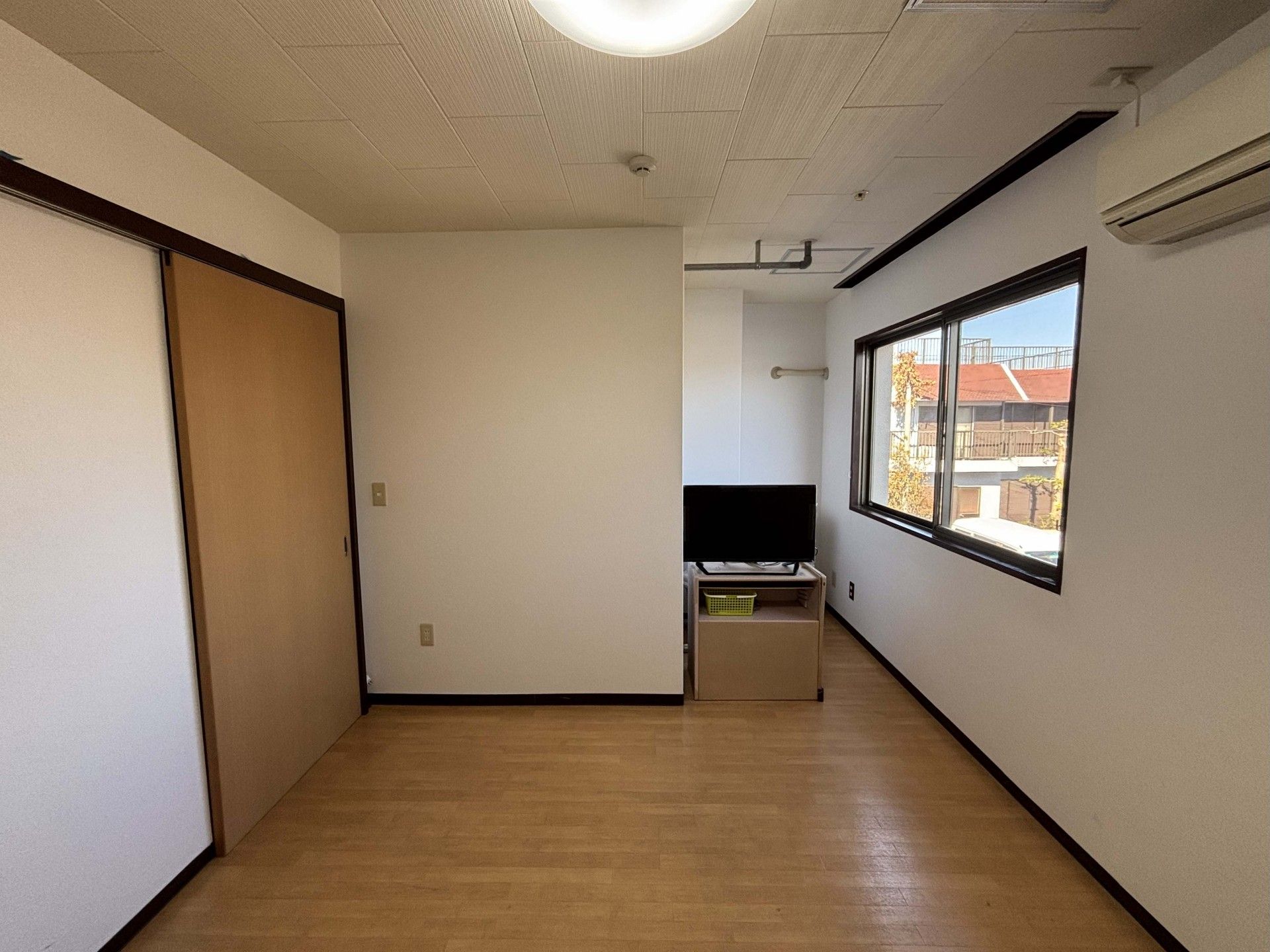 明るい個室の一角