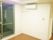 居室にはエアコンが取り付けられており、部屋の温度調節が可能である。部屋には好きな家具を自由に持ち込むことができる。