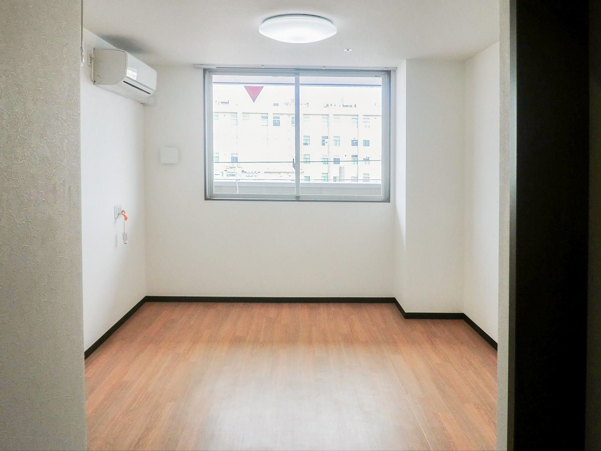 明るく清潔な居室空間
