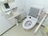 温水洗浄便座が完備されているトイレには安全対策として、トイレ外に連絡がとれるようにインターホンが設置されている。