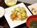 食事のメニューは、主食の他にも小皿に入ったおかずが何品かあり、旬の野菜を使っていて栄養バランスもよい。