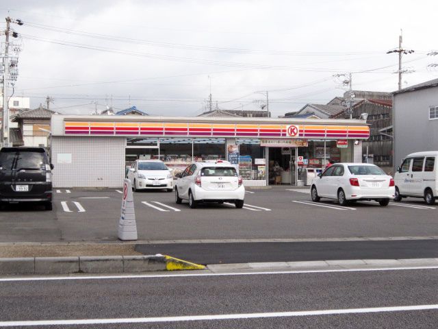 近くにはコンビ二があるので、日用品やお菓子、簡単なご飯が購入できる。入居者様本人で買い物を楽しむこともできる。