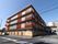 濃い茶色とベージュ色をした4階建の建物である。施設前には、車が出入りしやすい広い駐車スペースが設けられている。