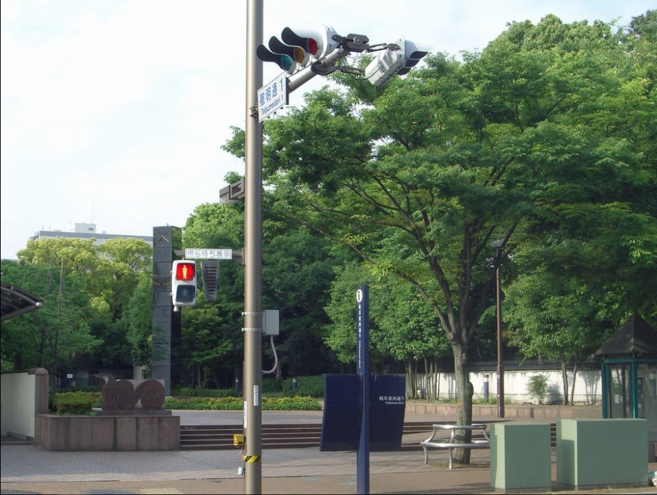 緑豊かな公園が施設の近くにあり入居者様の毎日の散歩コースとして利用でき、足腰の運動と気分転換をすることができる。