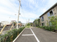 介護施設の外観と駐車場