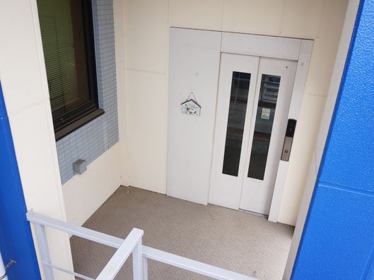 エレベーターホール2